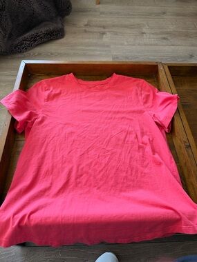 Women’s Lululemon Solid Pink Crewneck T-Shirt